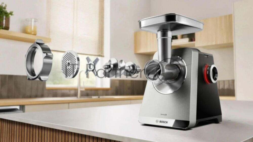 Мясорубка Bosch Series 8 MFWS820M 2500Вт черный